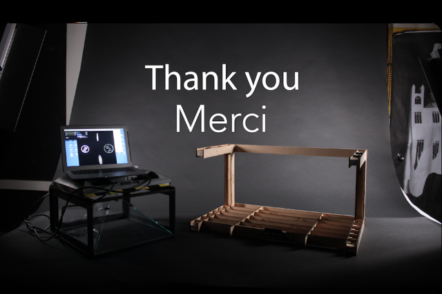 ARK - holograficzna piramida kontrolowana przez dłonie użytkownika ARK4