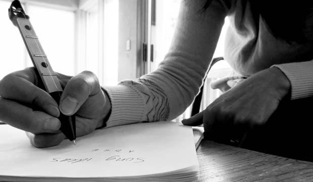 FretPen - miniaturowa gitara, graj kiedy chcesz FretPen