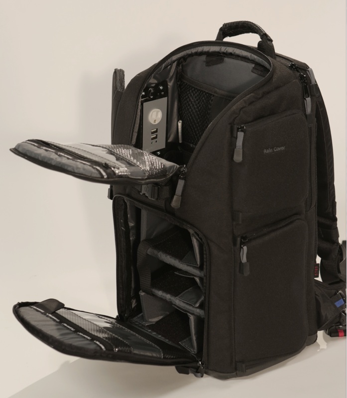 GoPlug - dodatkowe zasilanie umieszczone w torbie podróżnej GoPlug