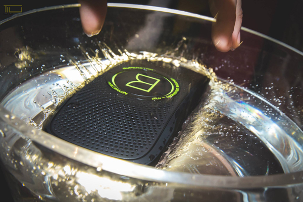 SuperStar BackFloat - kompaktowy, mobilny i może pływać w basenie SuperStar