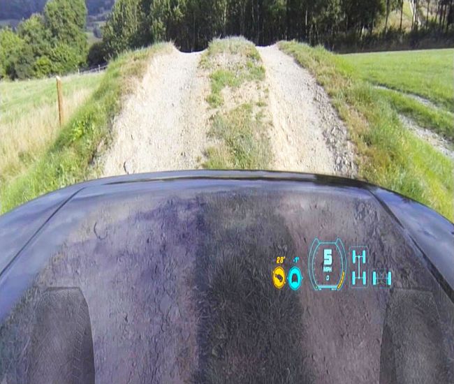 Transparent Bonnet – zobacz więcej z Land Roverem Transparent Bonnet - zobacz więcej z Land Roverem