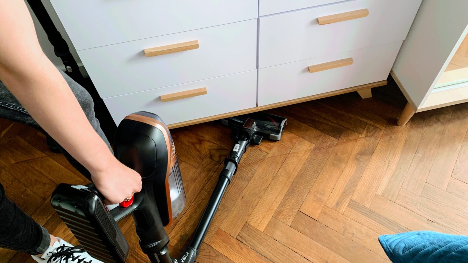 Odkurzacz akumulatorowy, który kupiłaby Wednesday, bo jest czarny i mroczny