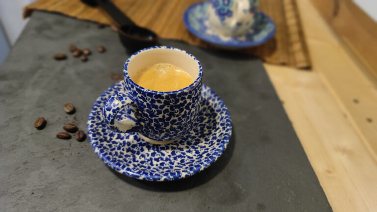 kawa, ekspres do kawy filiżanka espresso kawa mała czarna