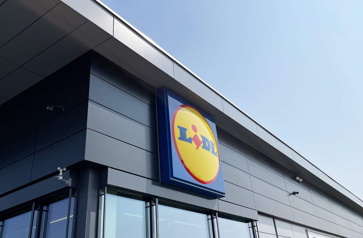 lidl, otwarte sklepy, niedziela, majówka 2024