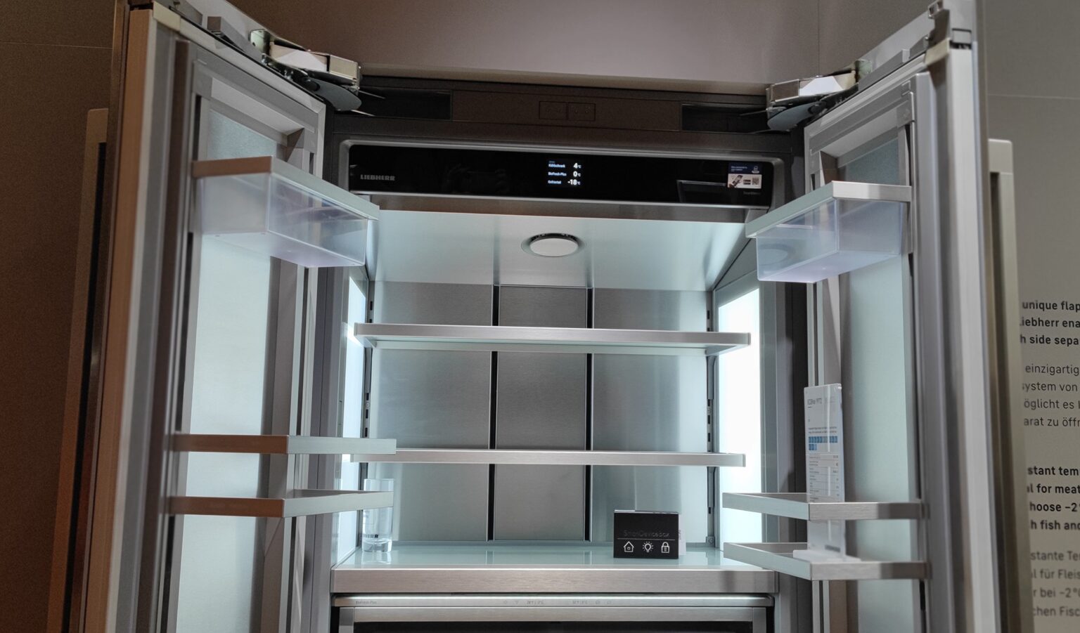 Lodówka Libher Monolith wnętrze
