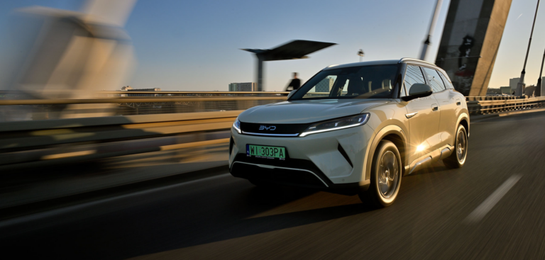 BYD ATTO 2 na moście