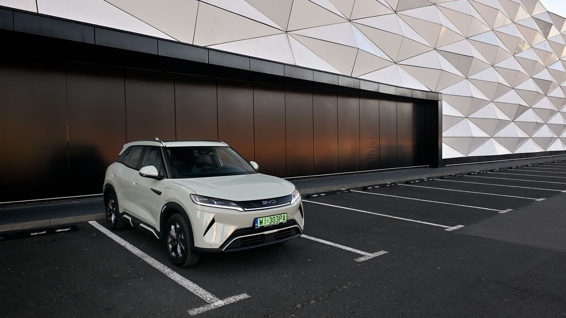 BYD ATTO 2 na parkingu