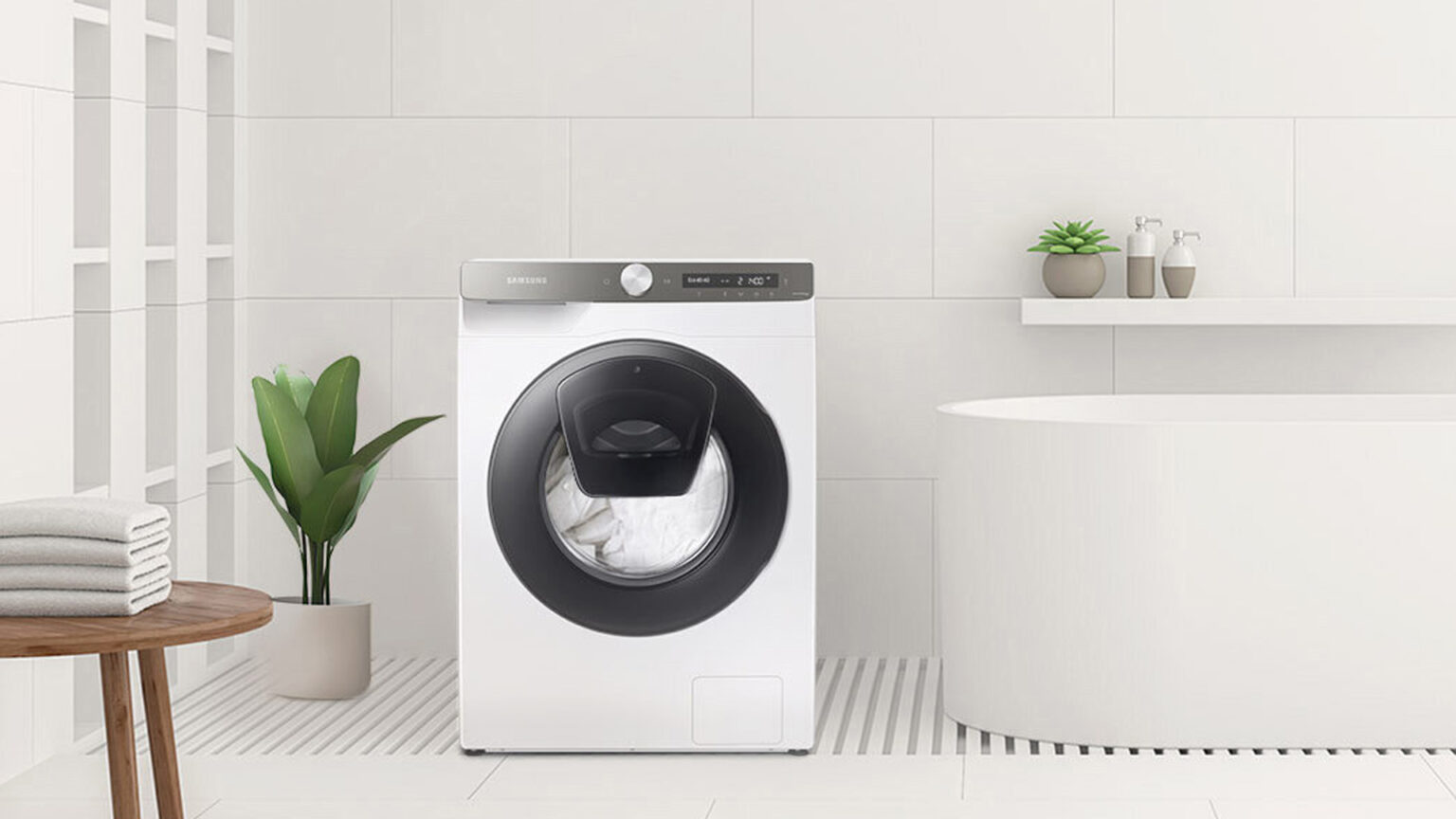 5 trików, jak przedłużyć żywotność pralki i unikać kosztownych napraw Pralka ustawiona w łazience