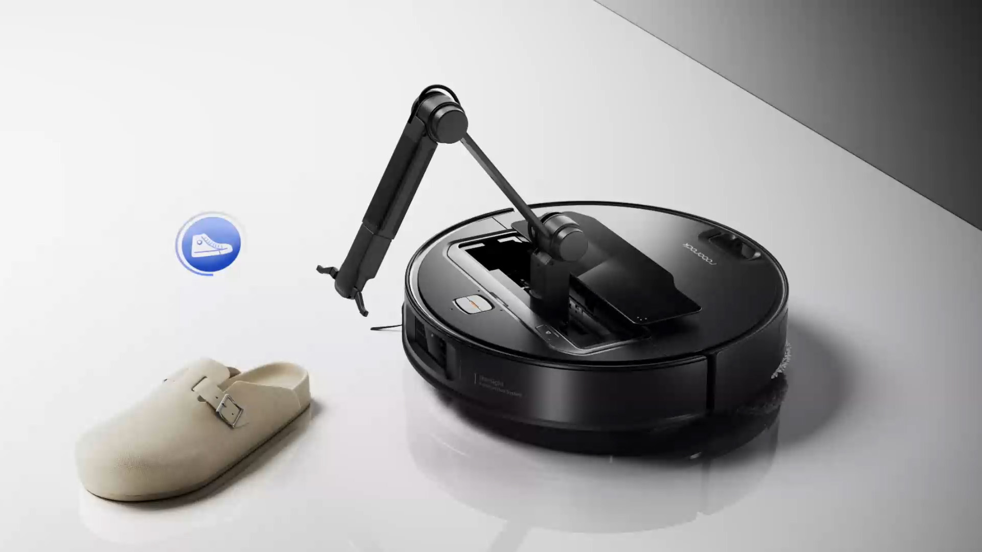 Robot sprzątający z ruchomym ramieniem