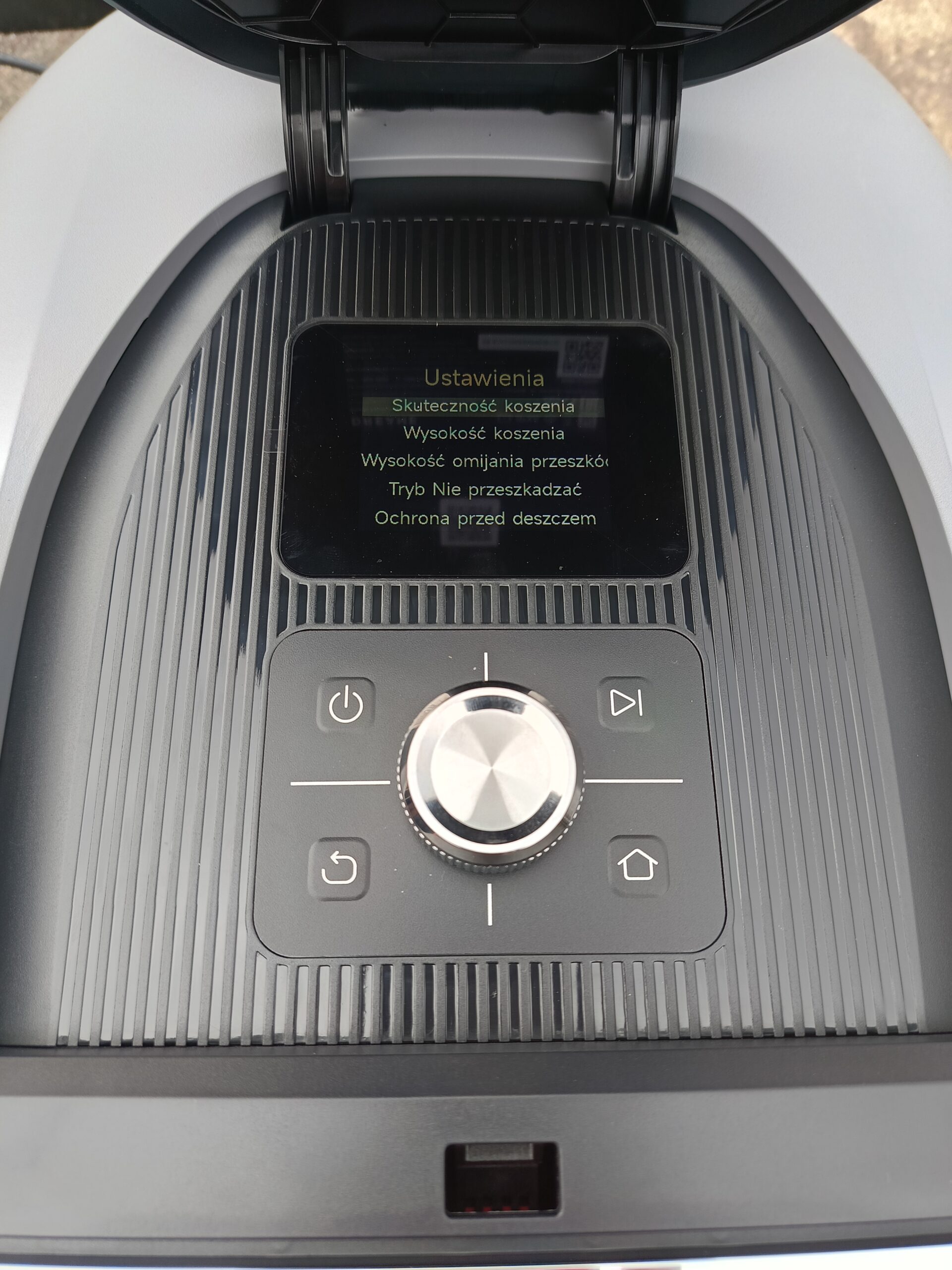 Kupiłeś robota koszącego? Oto co musisz zrobić krok po kroku, aby nie zniszczyć ogrodu