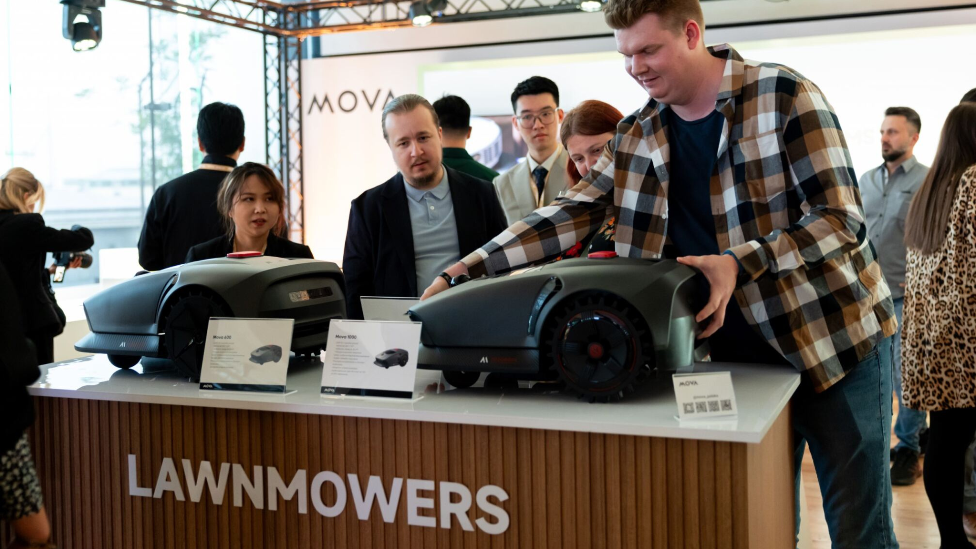 Dom mówi MOVA. Nowa kolekcja właśnie zadebiutowała. Prezentacja kosiarek MOVA