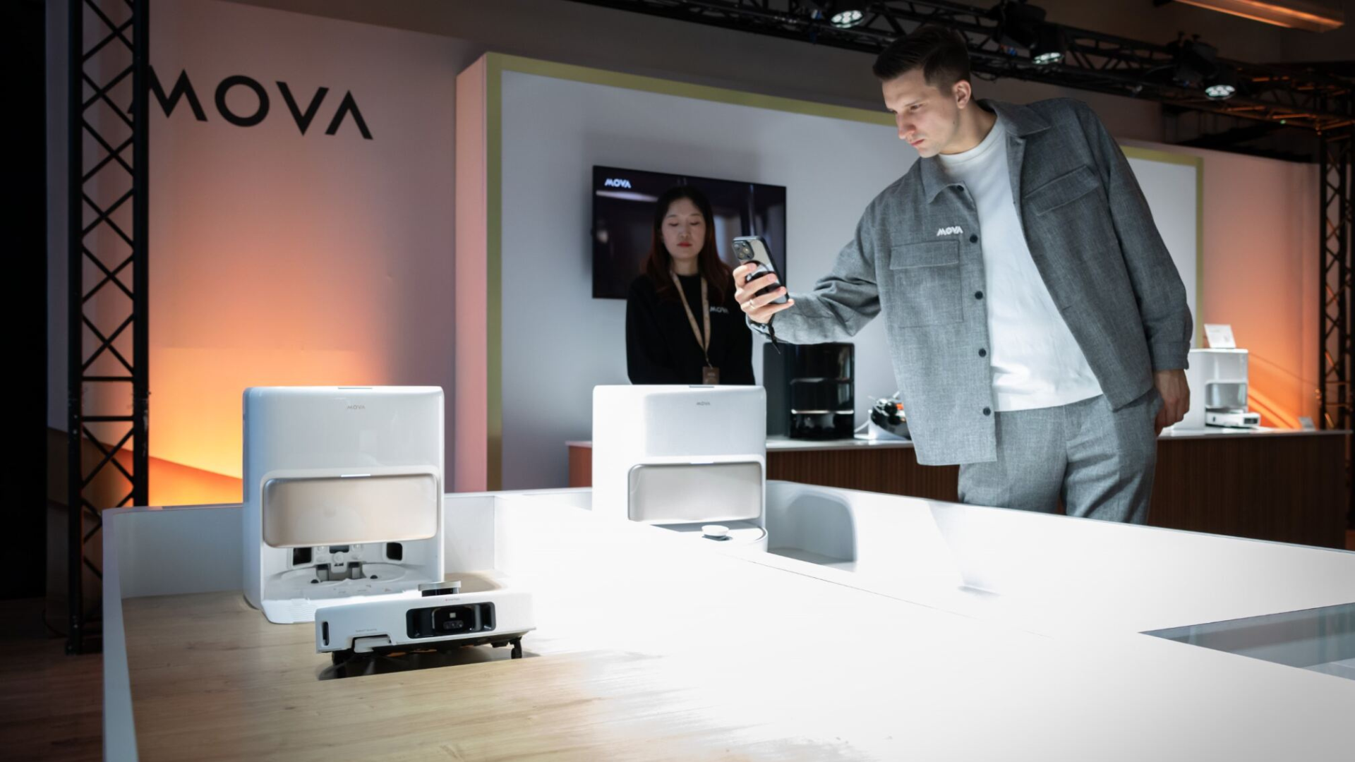 Dom mówi MOVA. Nowa kolekcja właśnie zadebiutowała. Prezentacja robotów sprzątających MOVA