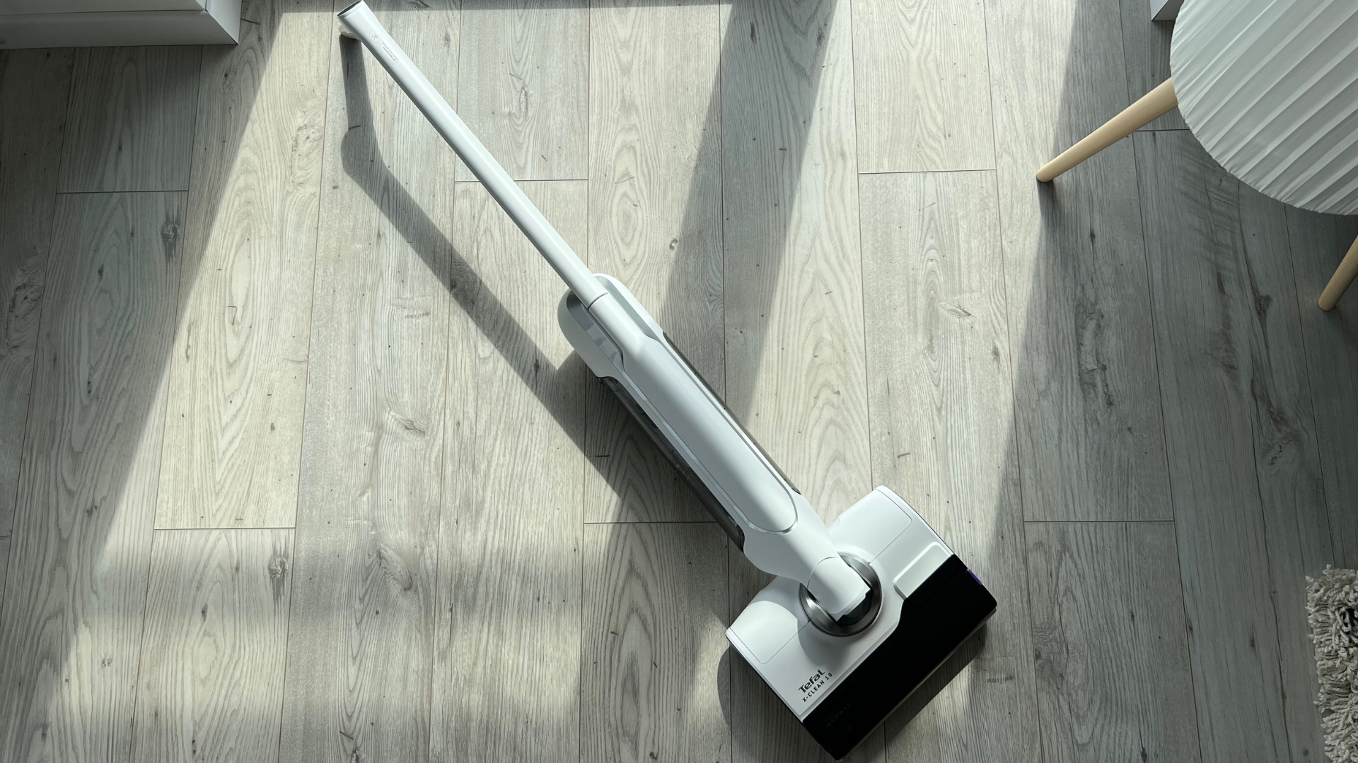 Tefal X-Clean 10 na podłodze