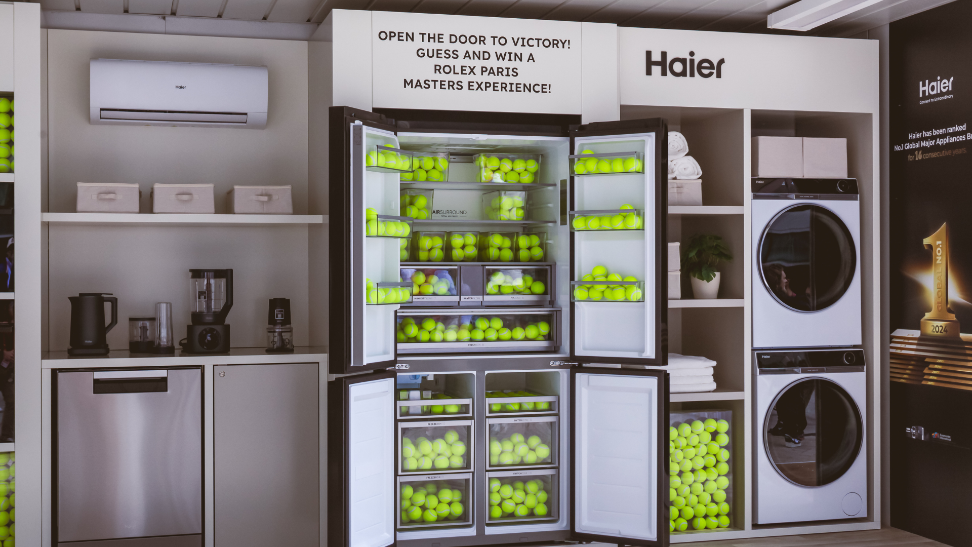 Turniej tenisa z Haier? Poznaj współpracę marki z Roland-Garros na korcie i w domu Lodówka Haier pełna piłek tenisowych