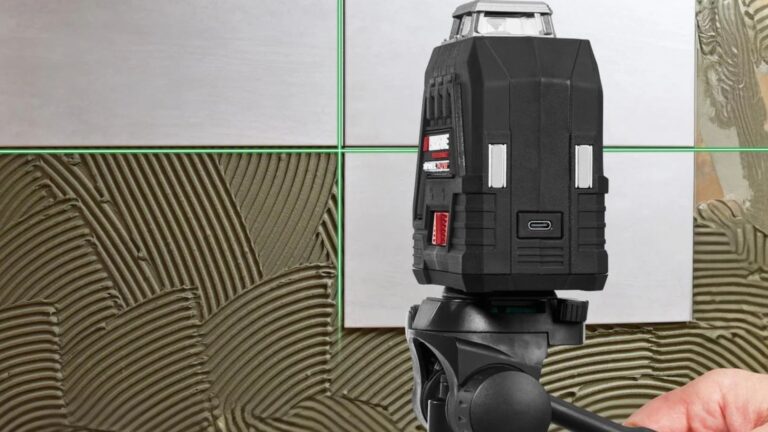 Masz czas tylko do końca dnia! Sprzęt Parkside zaliczył spore obniżki cen Akumulatorowy laser krzyżowy PKLLP 360 B3