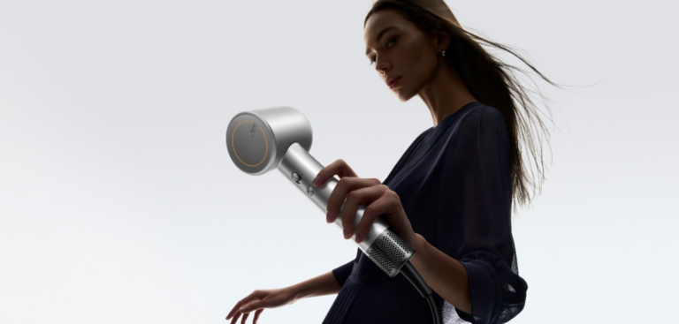 Modelka z suszarką MOVA