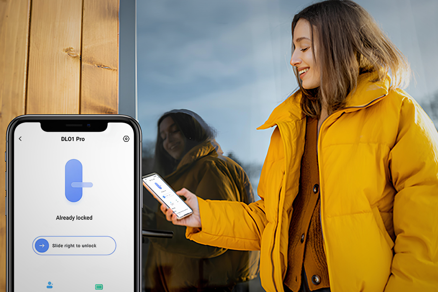 Nadal myślisz, czy zamknąłeś drzwi? Sprzęt EZVIZ może w tym pomóc Kobieta trzymając smartfon z włączoną aplikacją Ezviz.