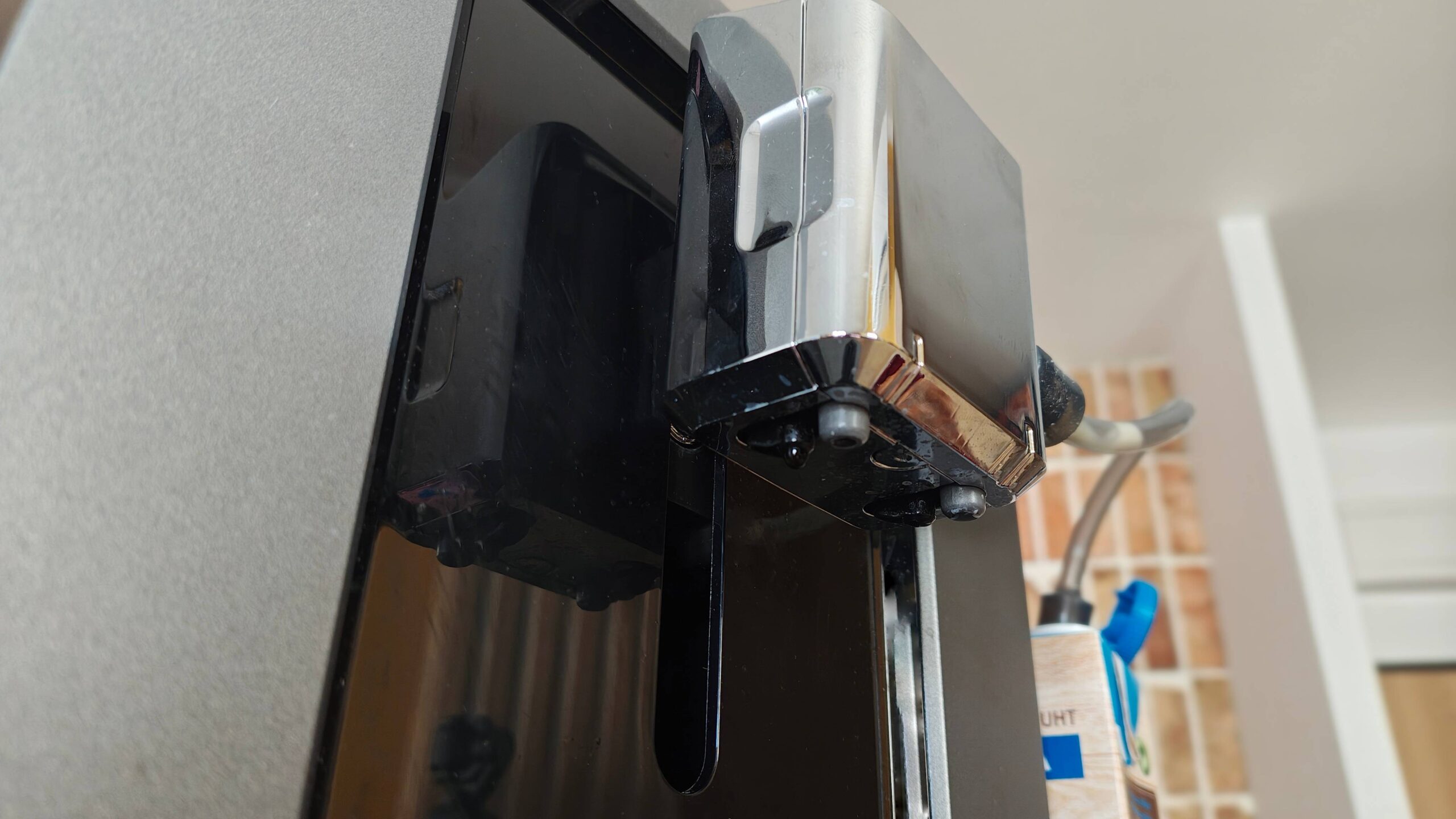 Prawdziwe cold brew z ekspresu? Krups Evidence Hot&Cold ma na to sposób Wylewka ekspresu Krups Evidence Hot&Cold.