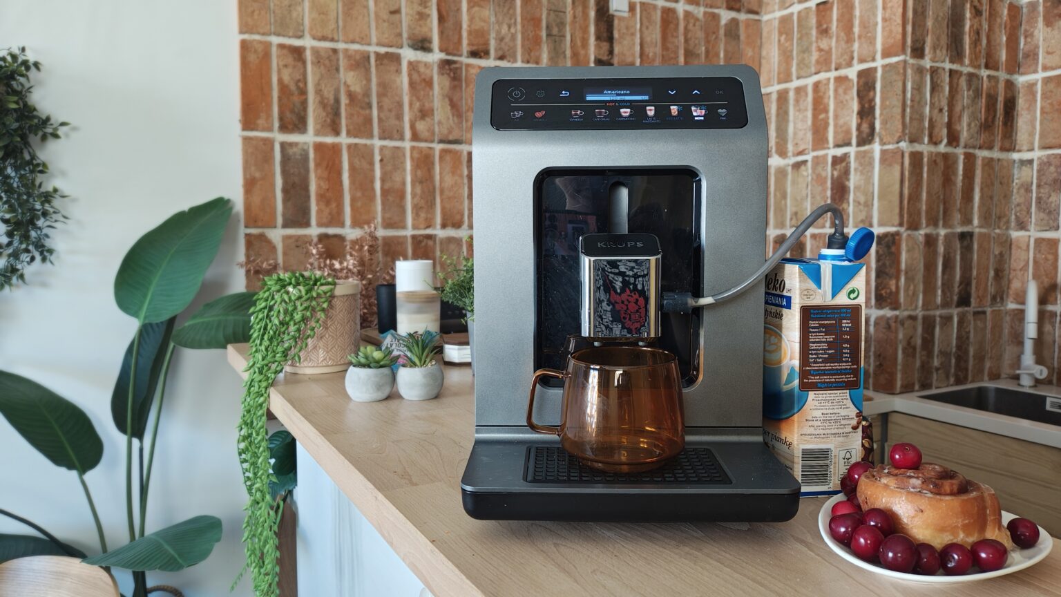 Prawdziwe cold brew z ekspresu? Krups Evidence Hot&Cold ma na to sposób Ekspres Krups Evidence Hot&Cold z dzbankiem.