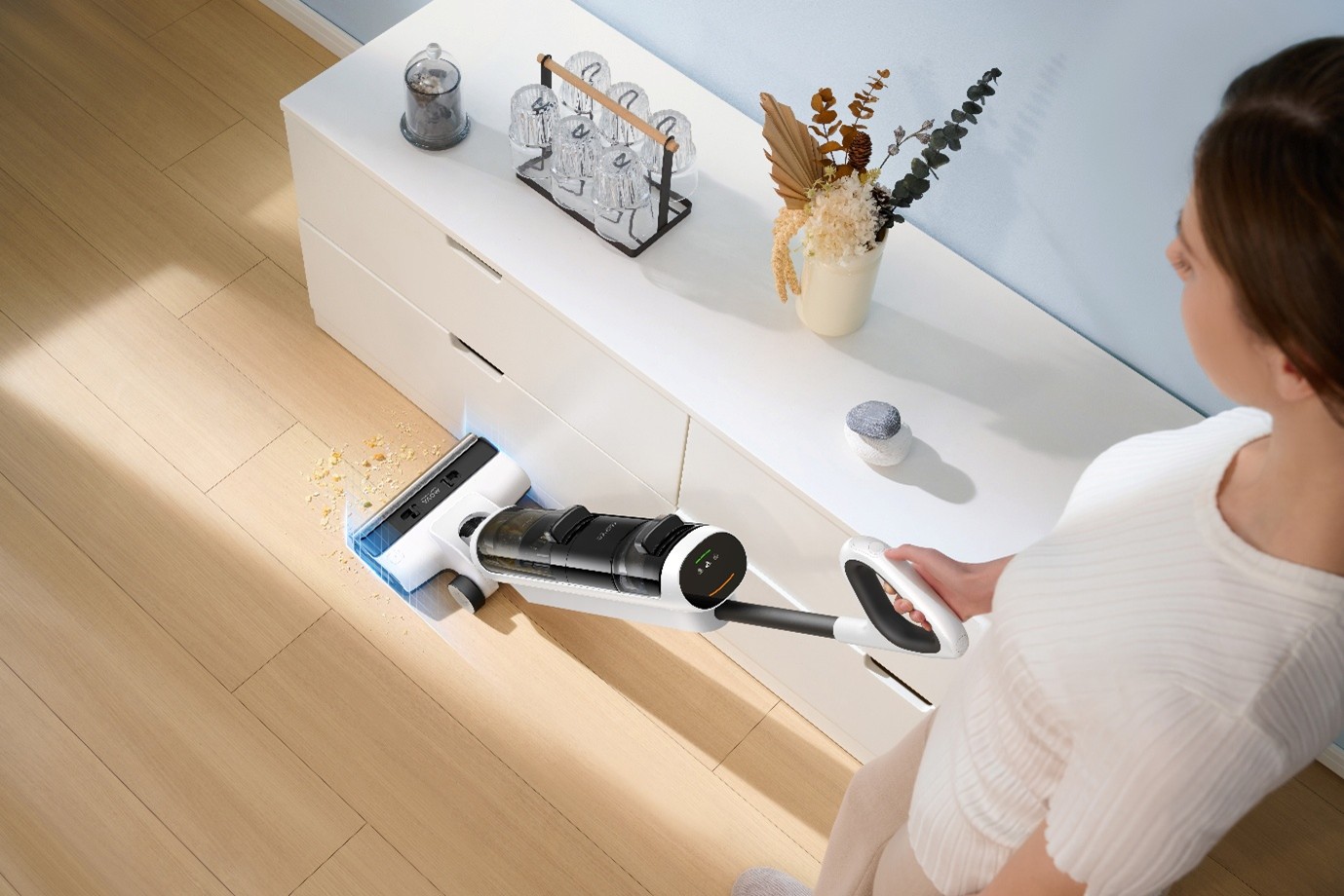 Odkurzacz MOVA K20 Pro podczas sprzątania.