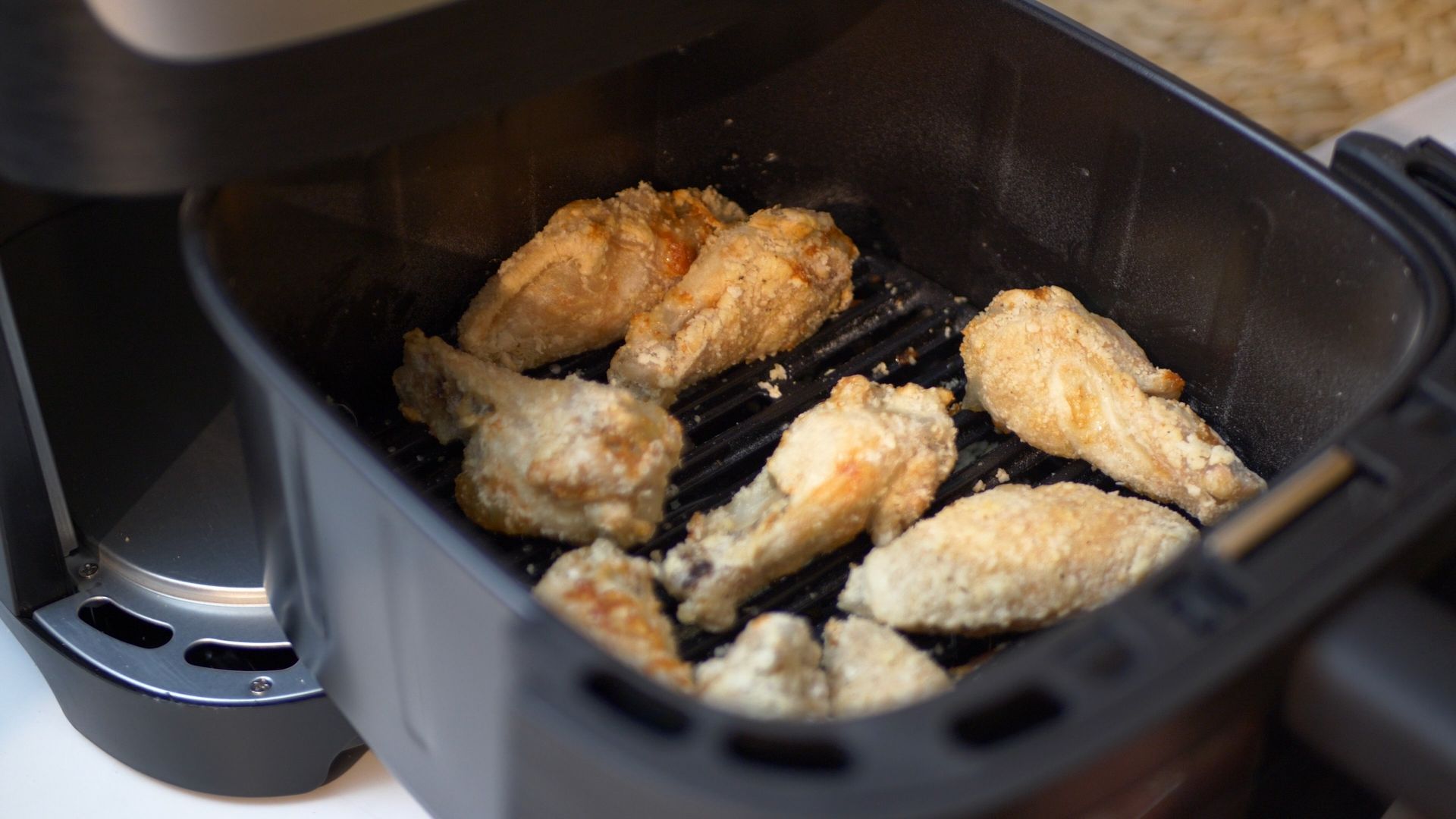 Tylko Tefal o tym pomyślał. Nowa i doskonalsza generacja Air Fryer’a może namieszać