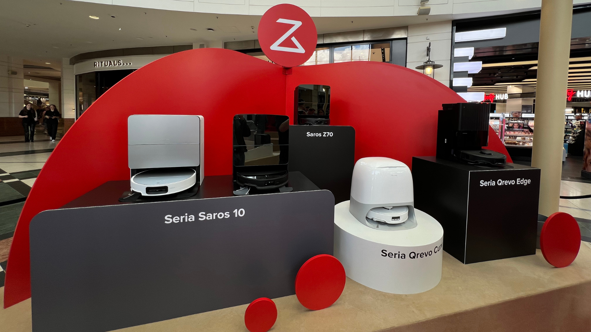 Byłem na premierze Roborock Saros Z70 w Arkadii! To nie jest zwykły robot sprzątający Roboty sprzątające Roborock