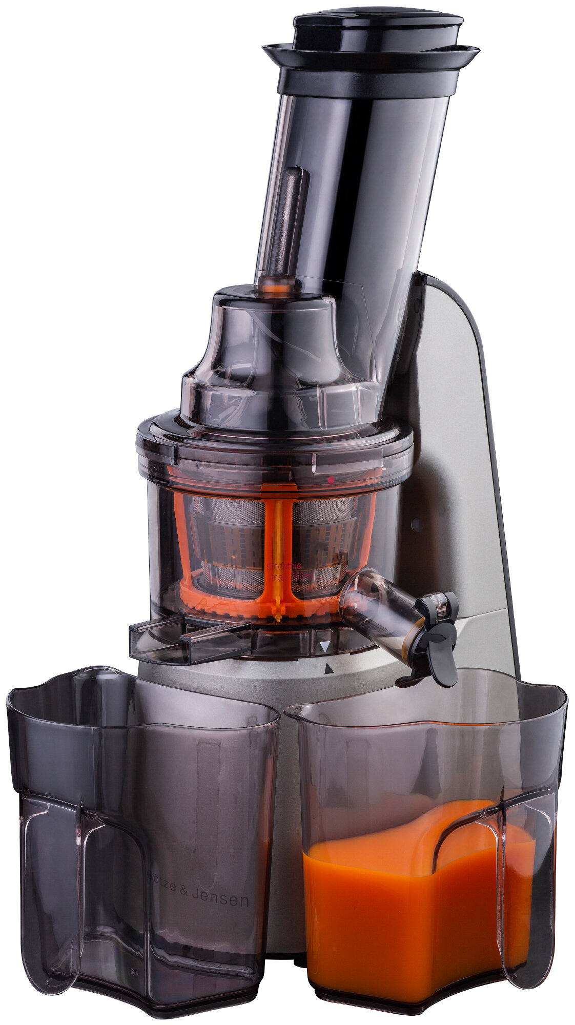 Wielkie promocje w Media Expert! Masz tylko dwa dni, żeby z nich skorzystać Wycyskarka wolnoobrotowa GOTZE JENSEN SJ901T na białym tle.