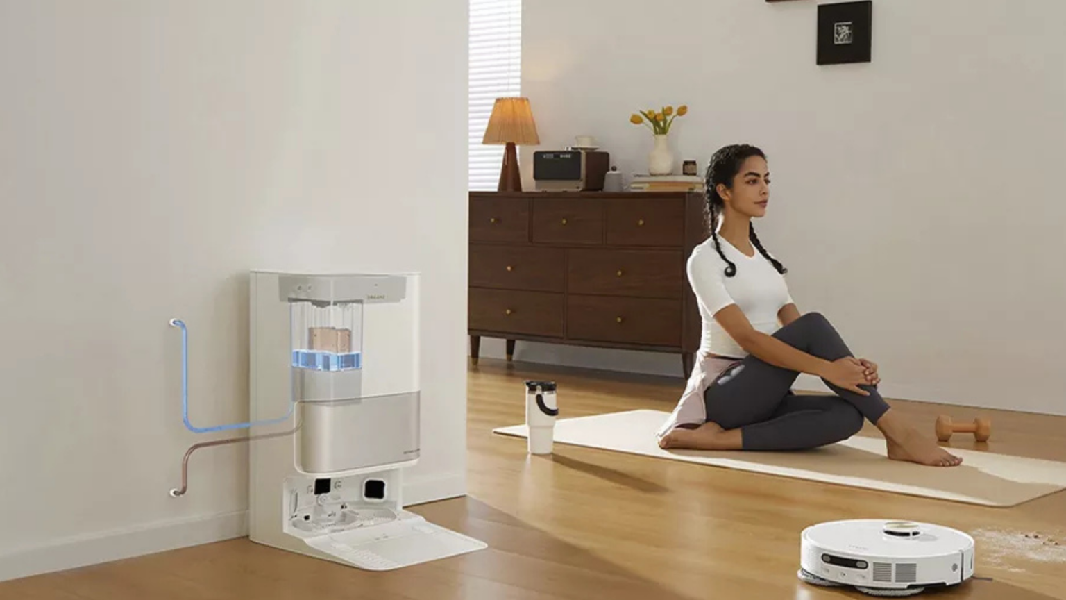 W końcu w Polsce! Zestaw Dreame RAW6 odmieni sposób, w jaki działa twój robot Zestaw Dreame RAW6 podłączony w salonie.